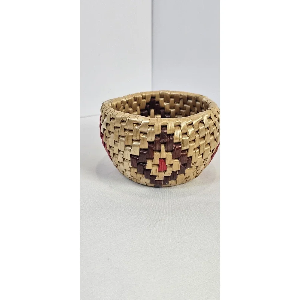 Handmade Wicker/Raffia Lidded Basket Small Round Jewelry Trinket Storage‎